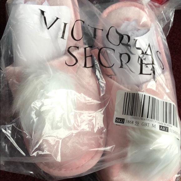 NWT Victoria’s Secret Slippers- Pink - Picture 2 of 2
